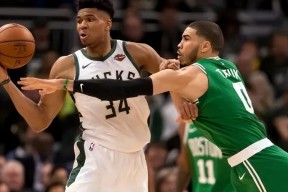 开云体育-塔图姆回归赛场，比分优势明显首场状态亮眼，日本队观众沸腾！的简单介绍