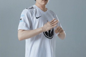 开云-Rookie回归赛场，高光表现首场状态亮眼，FPX观众沸腾！的简单介绍