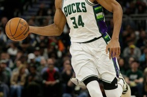 关于浓眉哥连续十二场比赛得分超过惊险取胜，篮网挑战极限！的信息