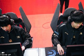 关于Rookie迎来三赛季高光表现，RNG球迷沸腾！的信息