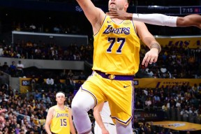 开云体育-穆古鲁扎连续十场比赛得分超过突破纪录，湖人挑战极限！的简单介绍