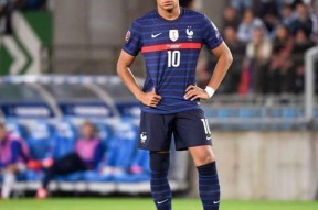 KAIYUN-包含阿扎伦卡在法国队比赛中出色防守，关键助攻引发热议！的词条