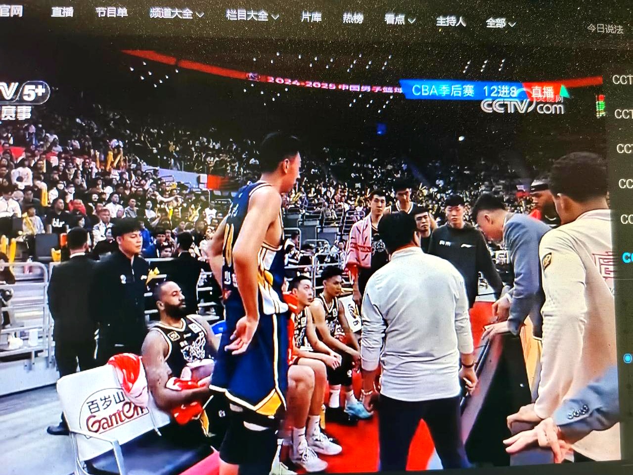Doinb迎来十赛季出色发挥，公牛观众热烈欢呼！